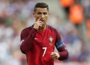 九游体育平台-英超争冠之夜，坎特关键战不手软，蓝军铁腰铸就传奇