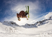 九游app下载-跨界统治力，从篮网到F1，米切尔的全面压制艺术