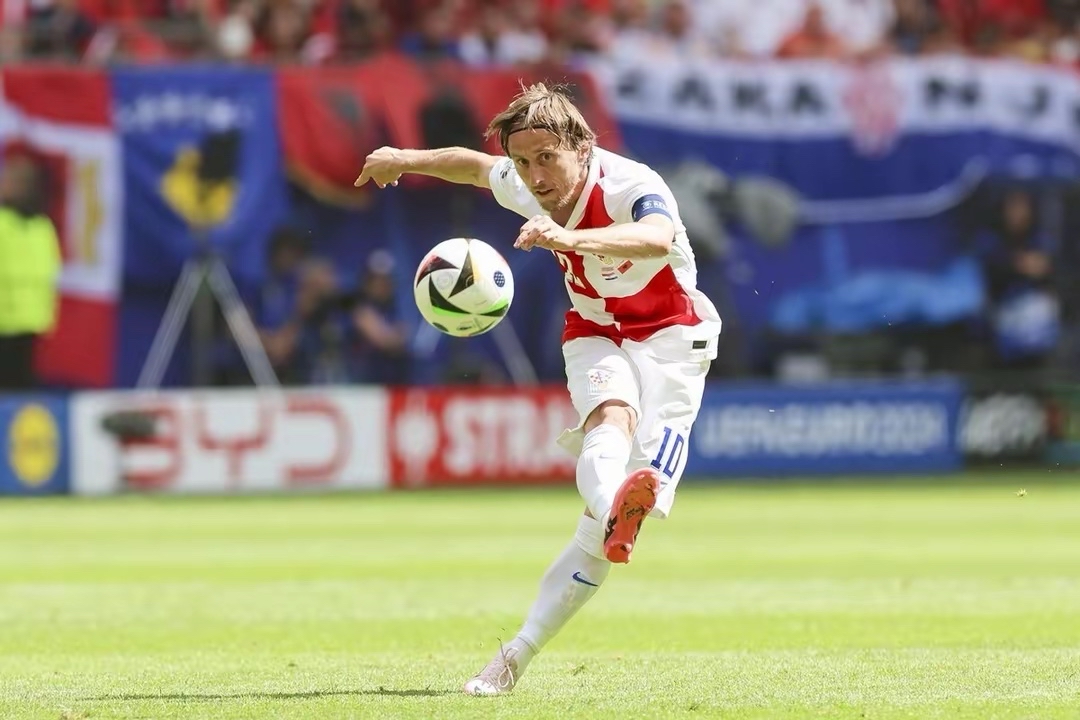 超级对决!欧洲杯资格赛场上激战不断 超级对决!欧洲杯资格赛场上激战不断