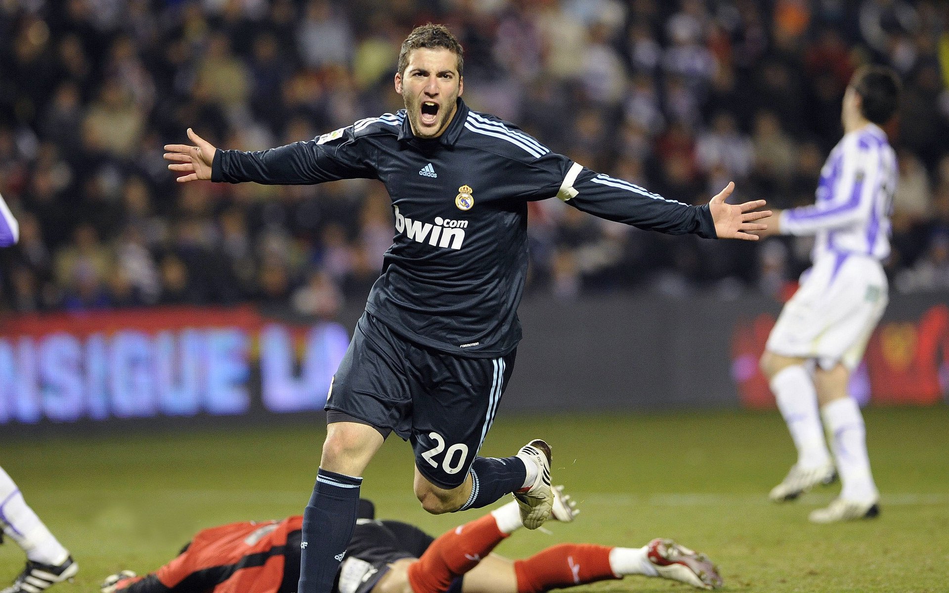 跨界启示录，当英超争冠夜遇见恩比德的压力爆发