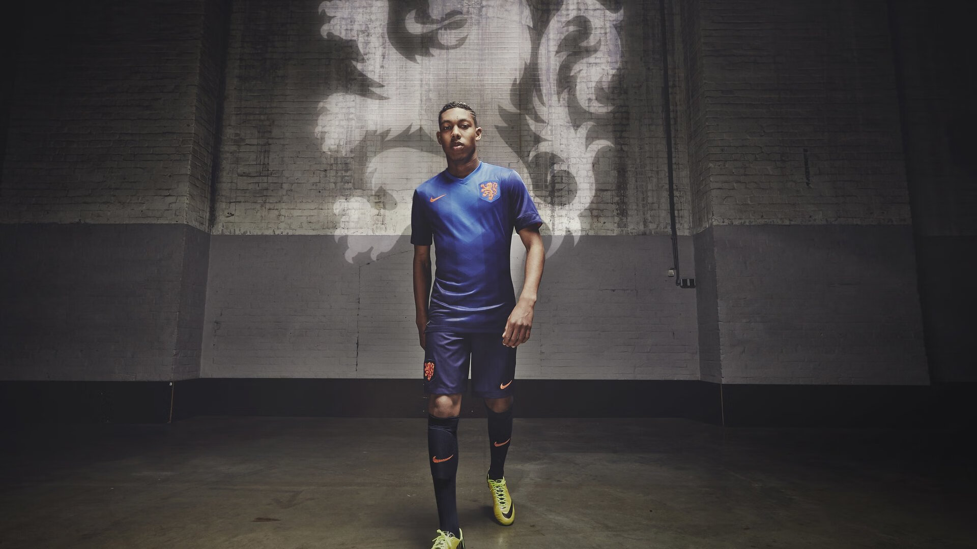 卢卡库，绿茵场上的战略家，突尼斯与波兰的胜负天平在他脚下倾斜