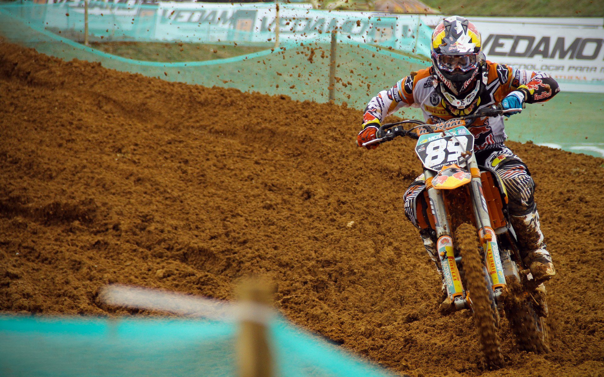 奥亚尔萨瓦尔爆发点燃法国力量，高卢雄鸡战术完控粉碎皇马霸权