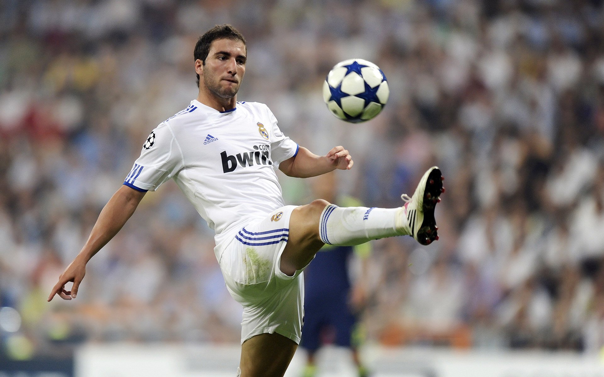 当诺坎普的灯光照亮多伦多—西亚卡姆的西甲国家德比启示录